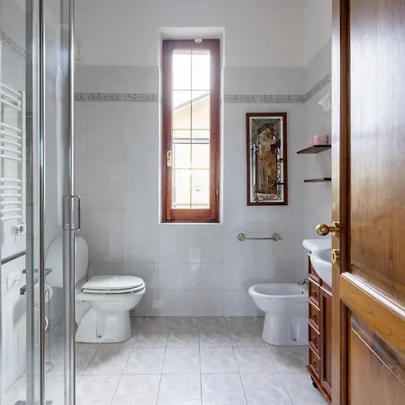 Roberta-5 Beds,ac