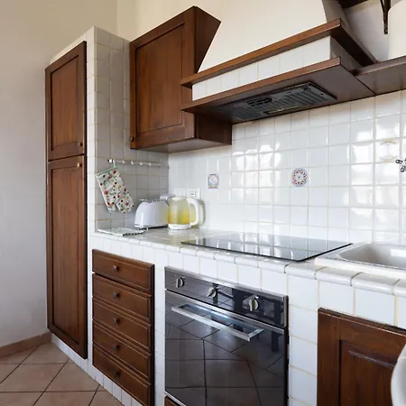 Roberta-5 Beds,ac Apartment