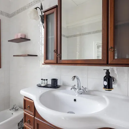 Roberta-5 Beds,ac Lejlighed *