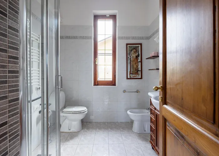 Roberta-5 Beds,ac
