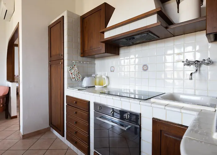 Roberta-5 Beds,ac Apartment