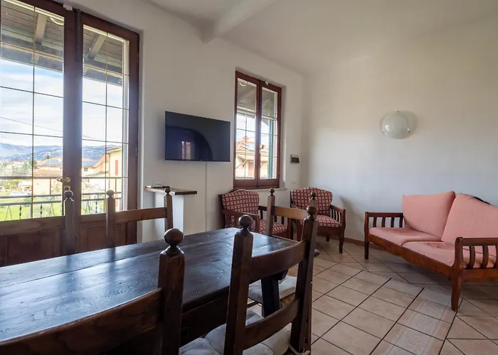 Roberta-5 Beds,ac Apartment *
